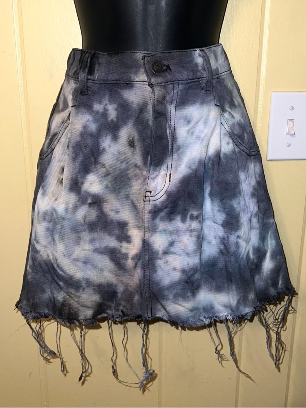 We The Free Tie Dye Acid Wash Denim Mini Skirt Distressed Raw Hem Size 26